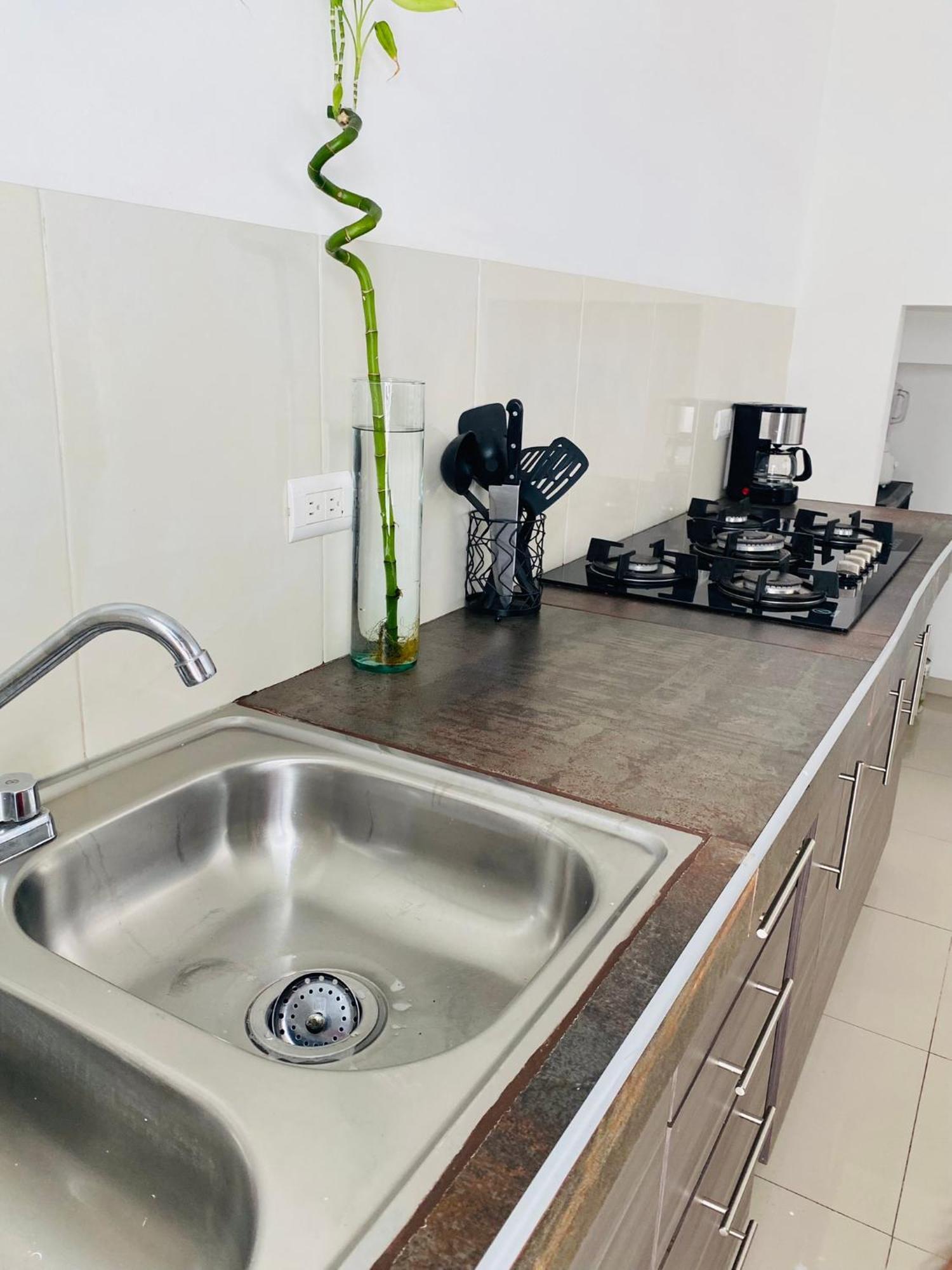 Casa Grande Y Comoda Cerca De Zona Industrial *